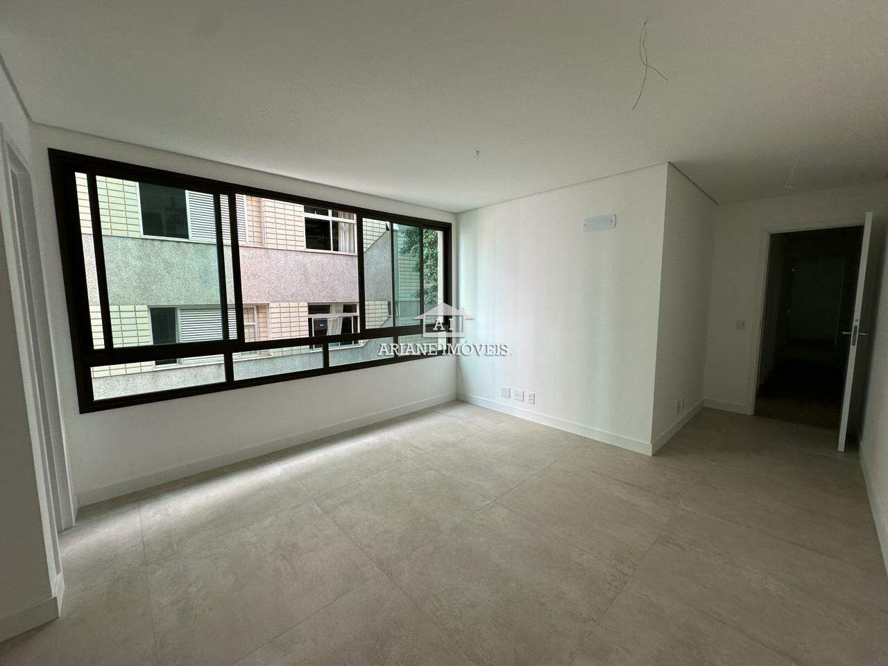 Apartamento à venda com 3 quartos, 94m² - Foto 2