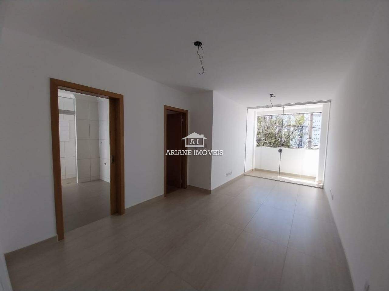 Apartamento à venda com 3 quartos, 80m² - Foto 2