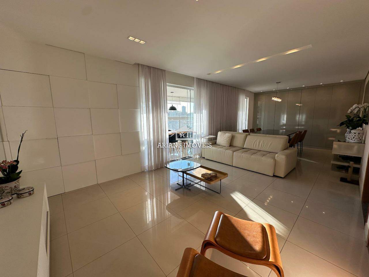 Apartamento à venda com 4 quartos, 157m² - Foto 1