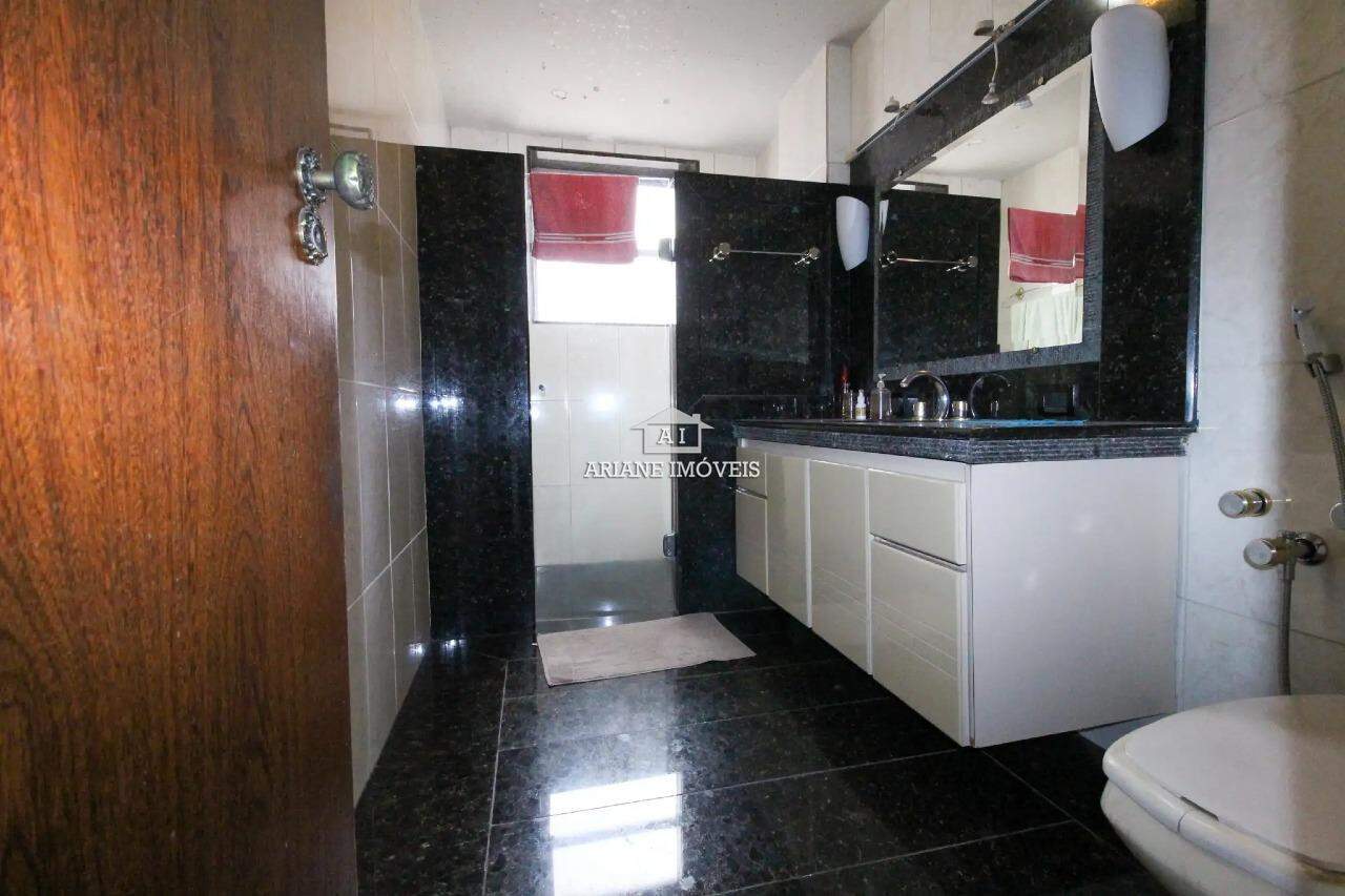 Apartamento à venda com 5 quartos, 205m² - Foto 17