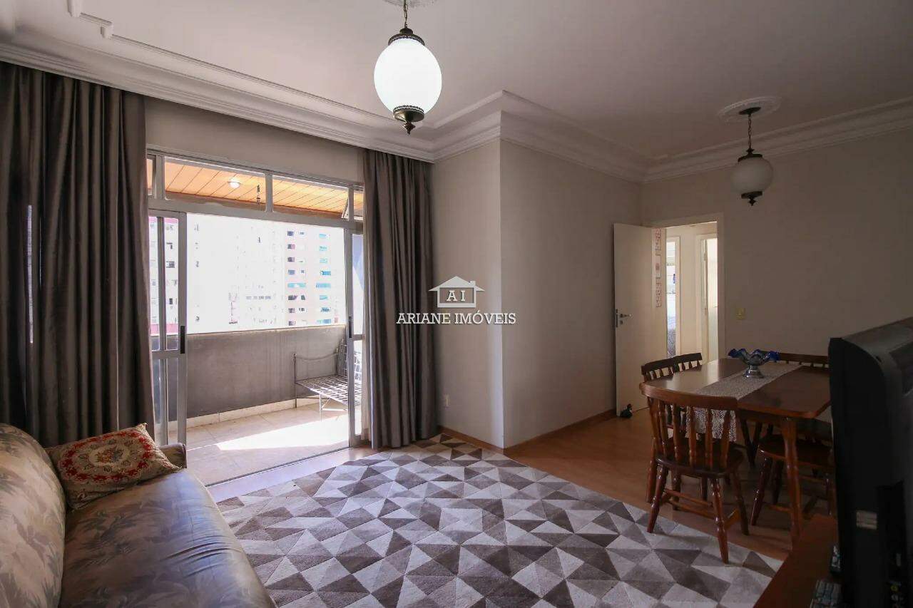 Apartamento à venda com 3 quartos, 90m² - Foto 1