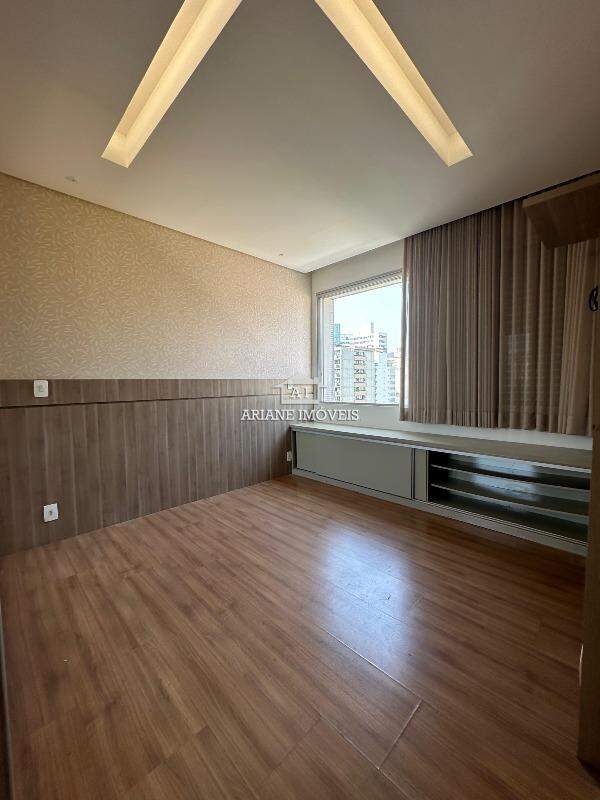 Apartamento à venda com 4 quartos, 135m² - Foto 2