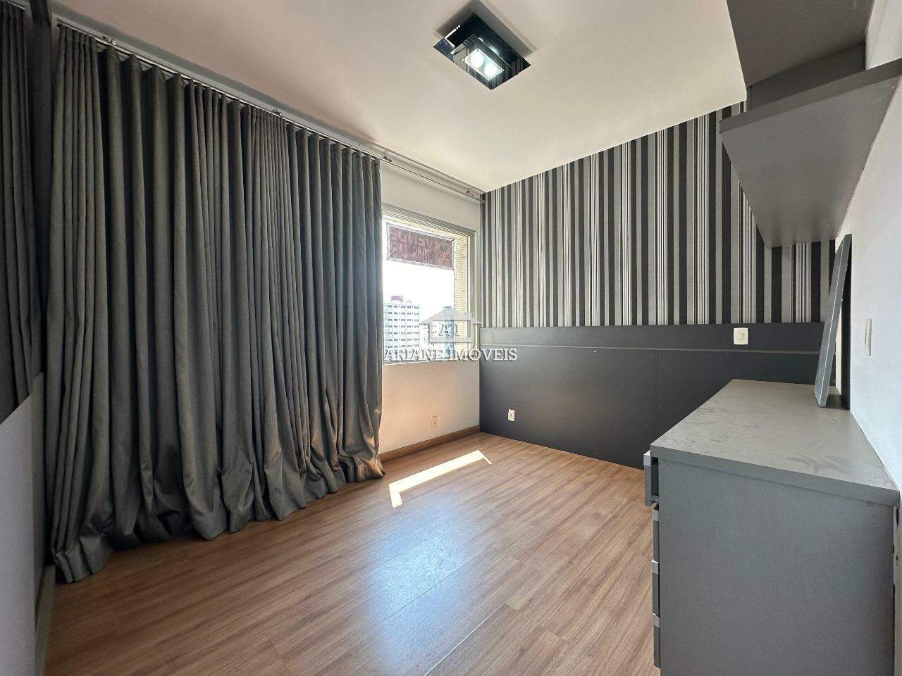 Apartamento à venda com 4 quartos, 135m² - Foto 10