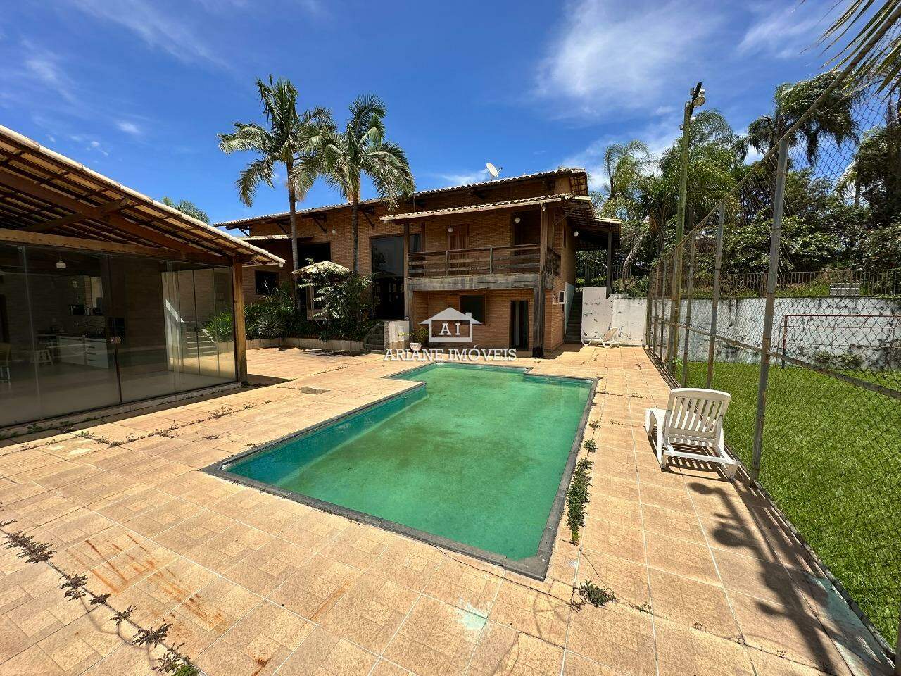 Casa de Condomínio à venda com 5 quartos, 300m² - Foto 1
