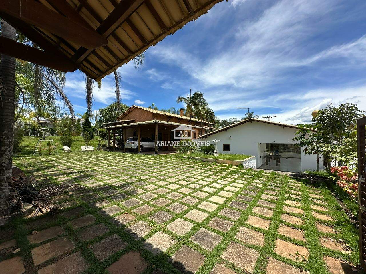 Casa de Condomínio à venda com 5 quartos, 300m² - Foto 2