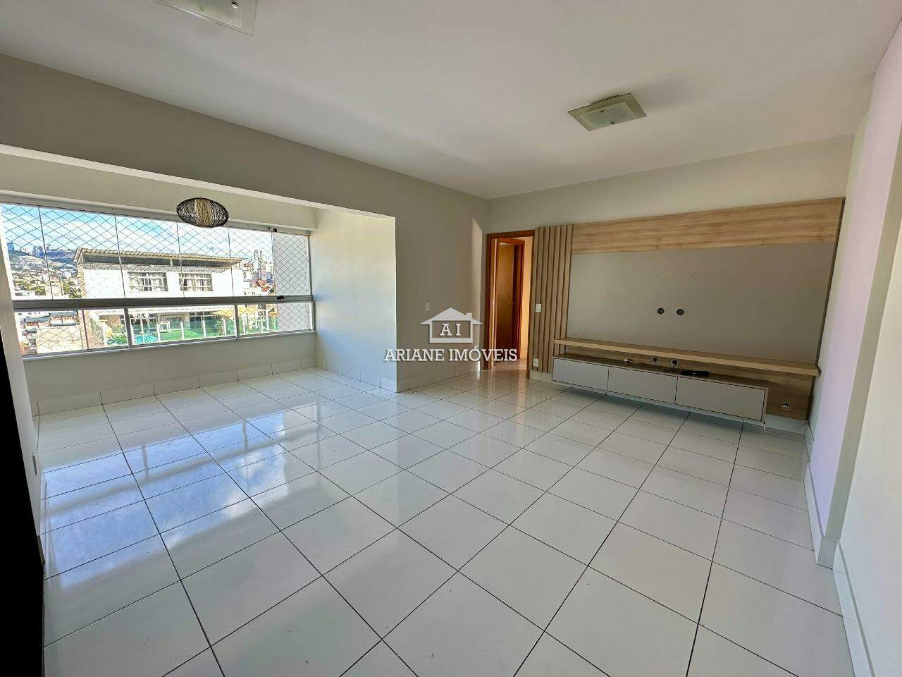 Apartamento à venda com 3 quartos, 85m² - Foto 1