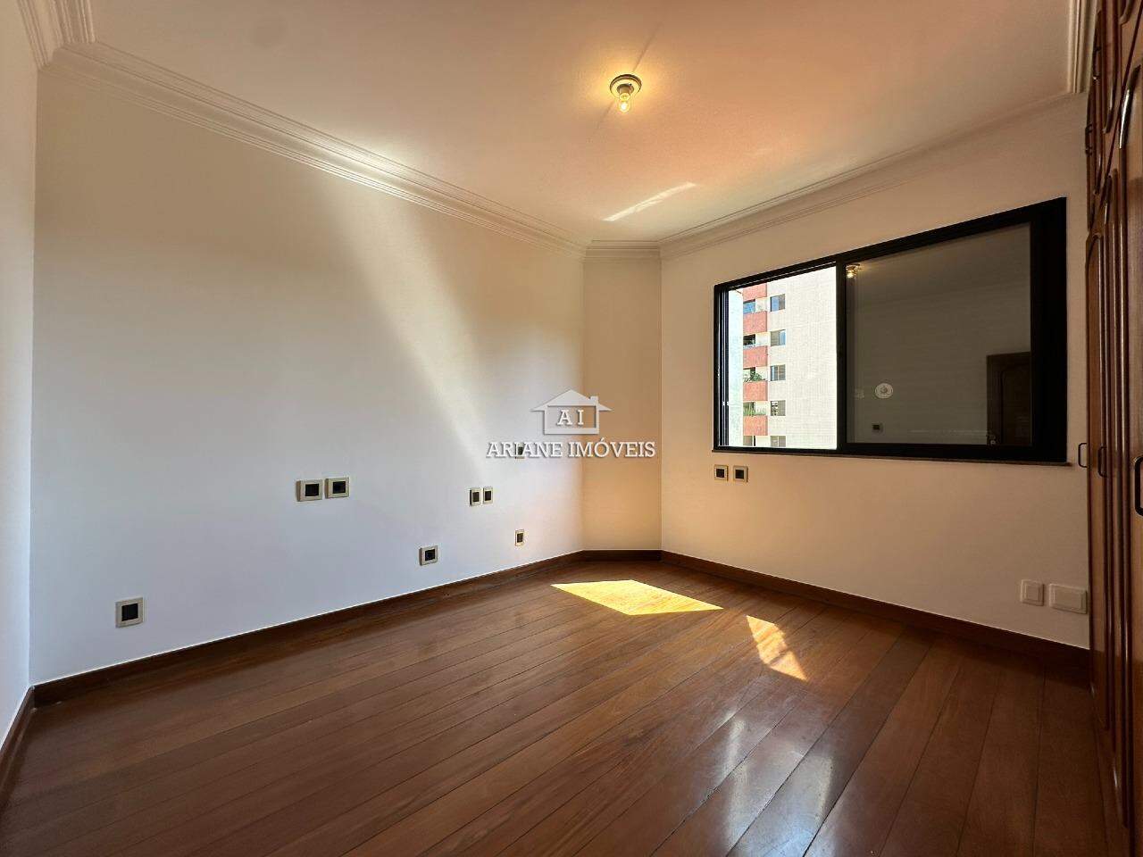 Apartamento à venda com 4 quartos, 330m² - Foto 18