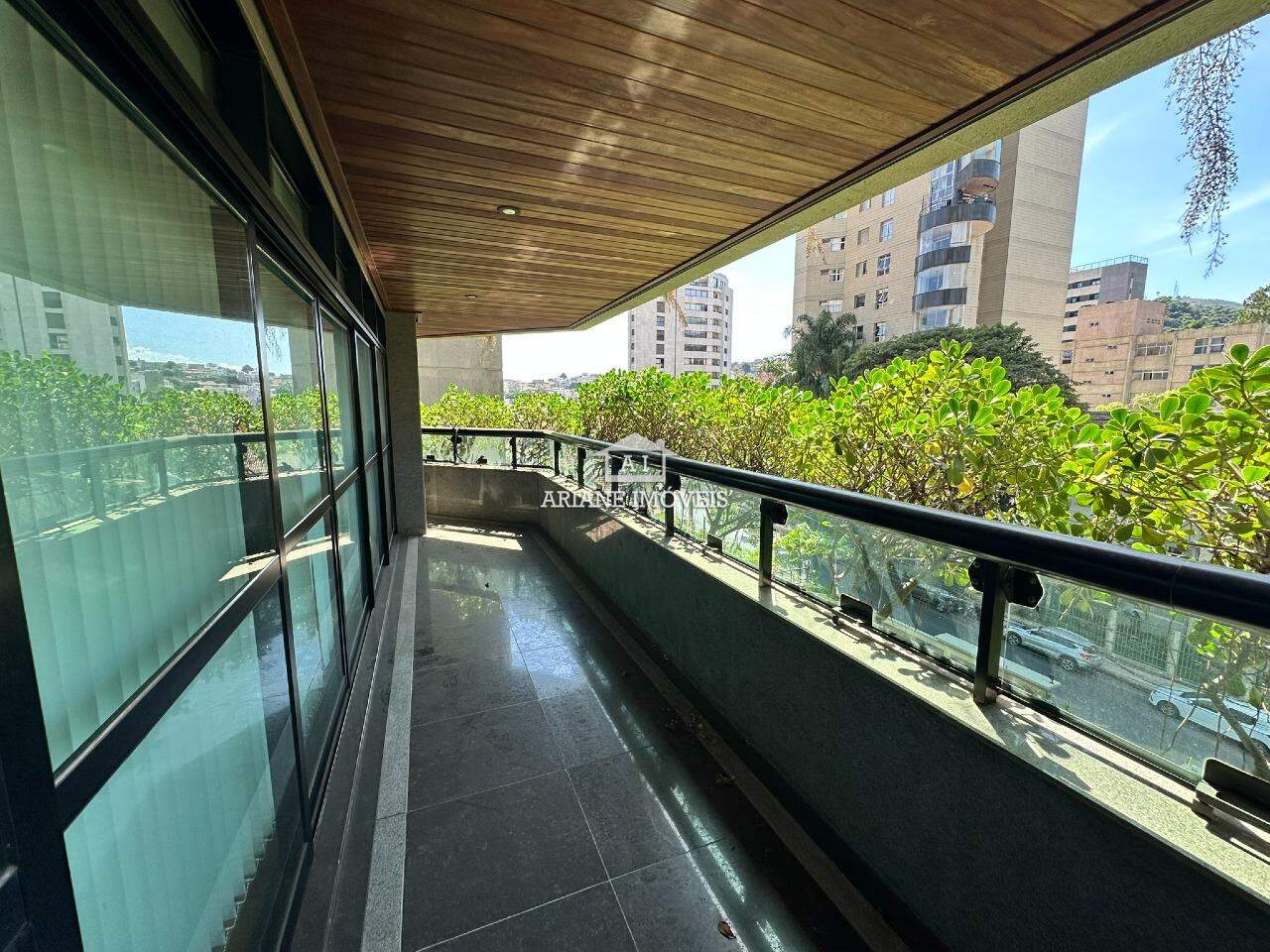 Apartamento à venda com 4 quartos, 330m² - Foto 2