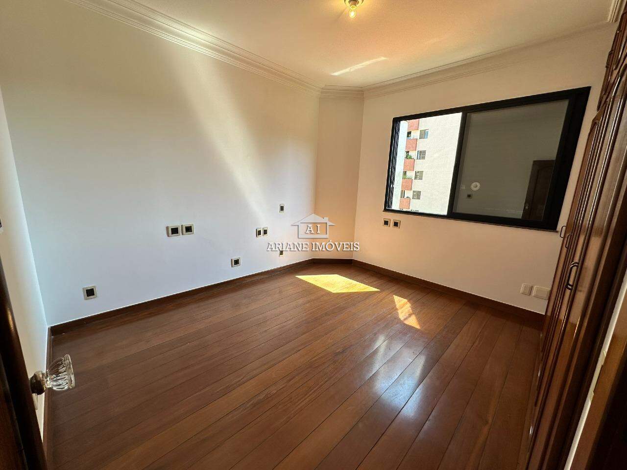 Apartamento à venda com 4 quartos, 330m² - Foto 14