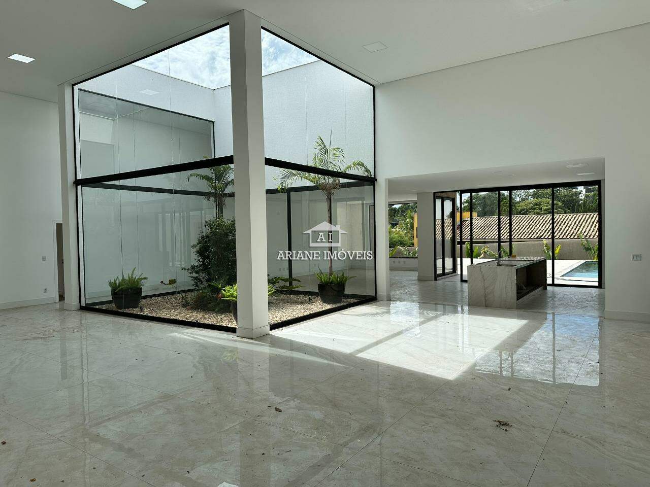 Casa de Condomínio à venda com 4 quartos, 441m² - Foto 2