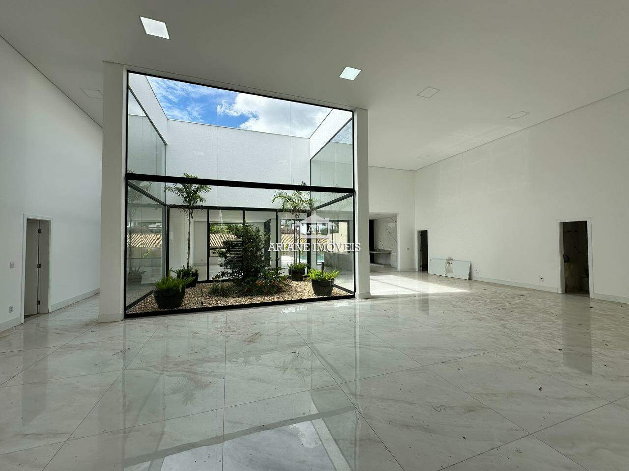 Casa de Condomínio à venda com 4 quartos, 441m² - Foto 4