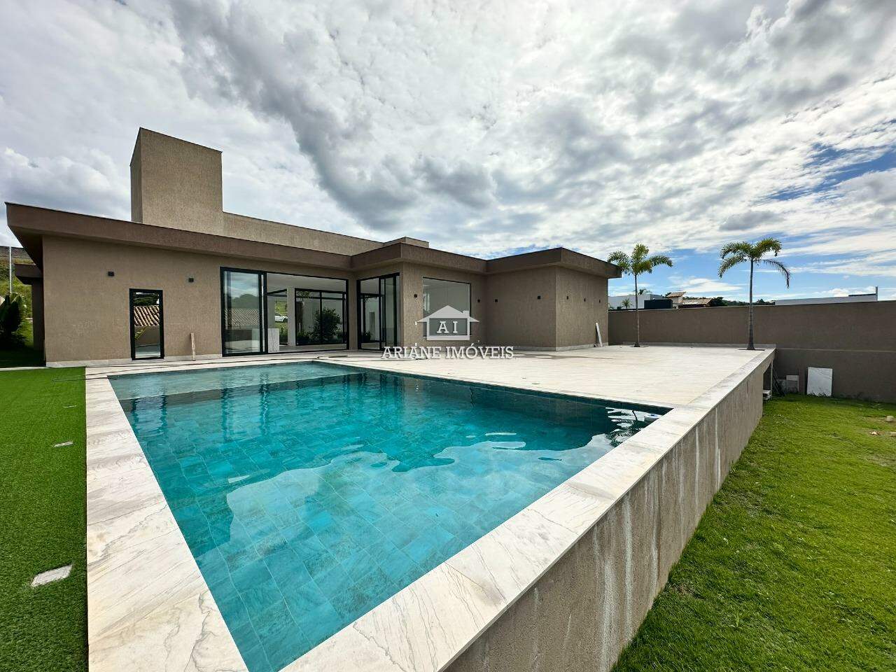 Casa de Condomínio à venda com 4 quartos, 441m² - Foto 1
