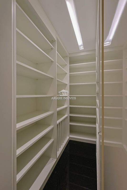 Apartamento para alugar com 3 quartos, 260m² - Foto 12