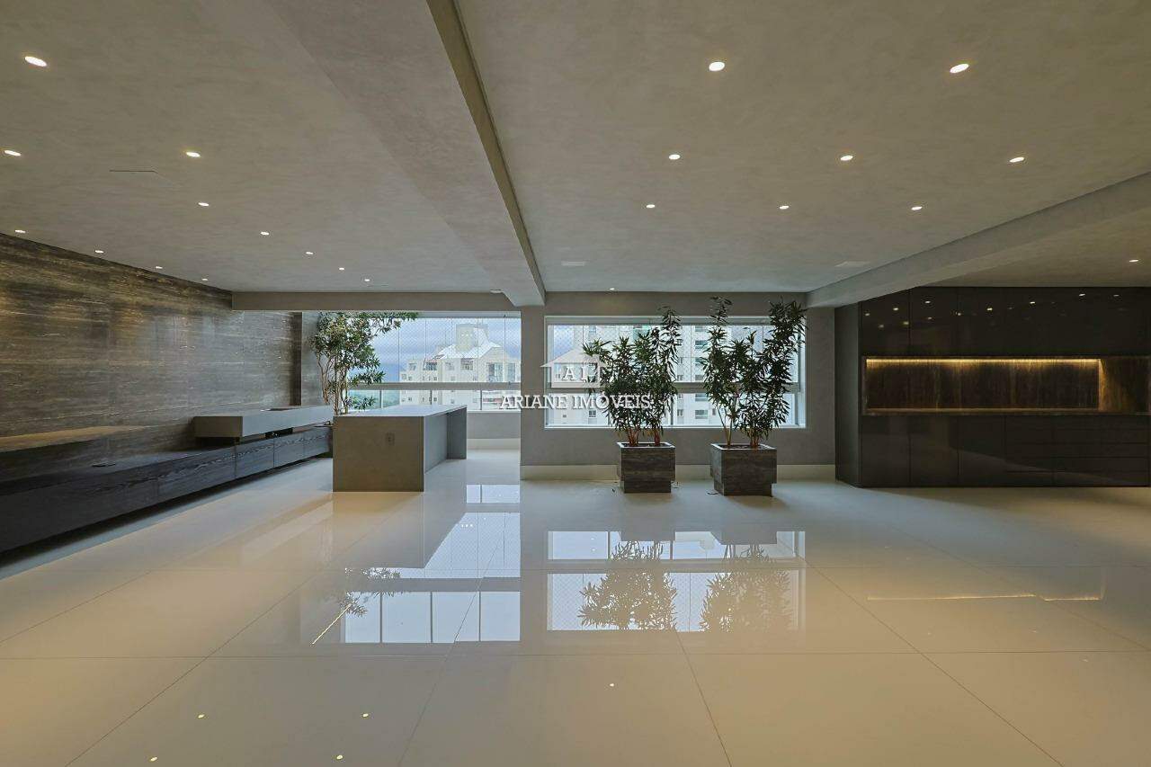 Apartamento para alugar com 3 quartos, 260m² - Foto 1