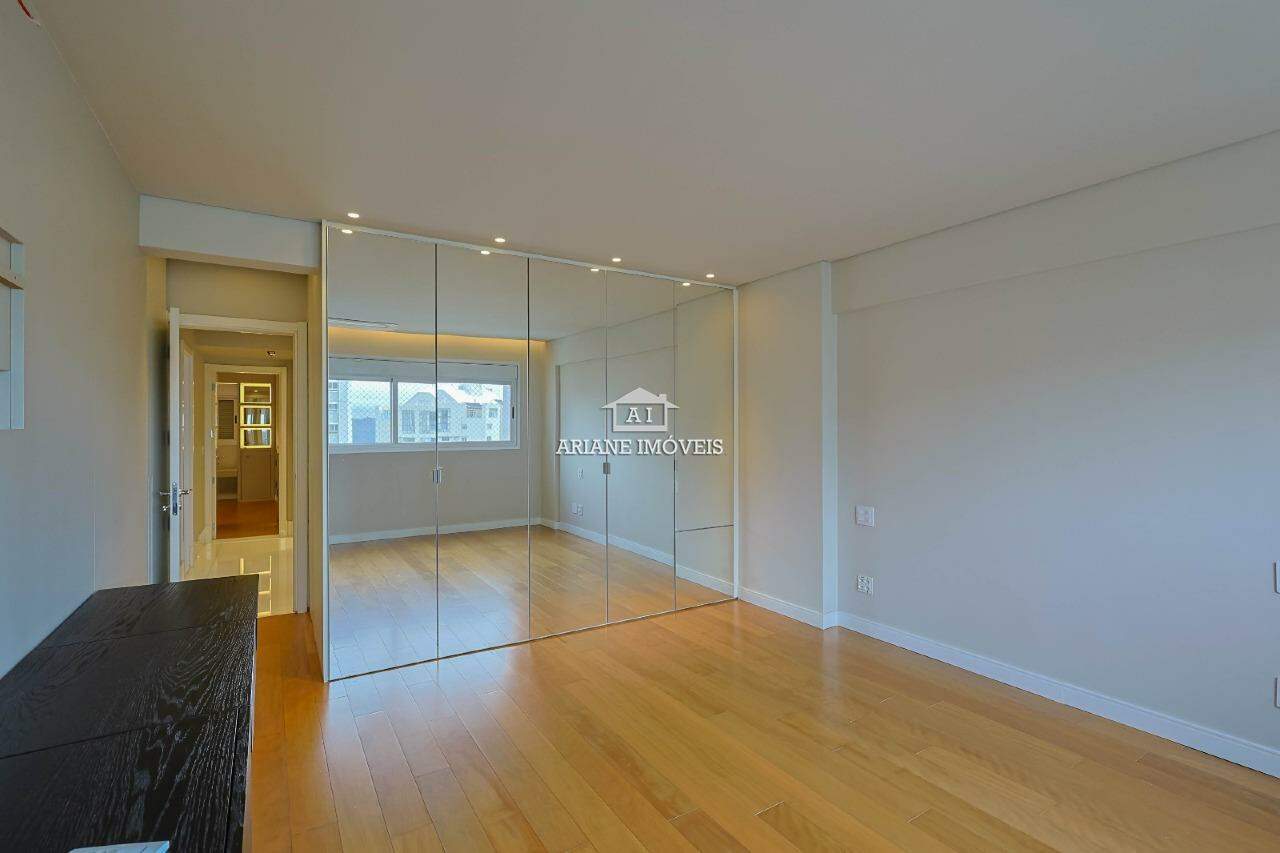 Apartamento para alugar com 3 quartos, 260m² - Foto 17