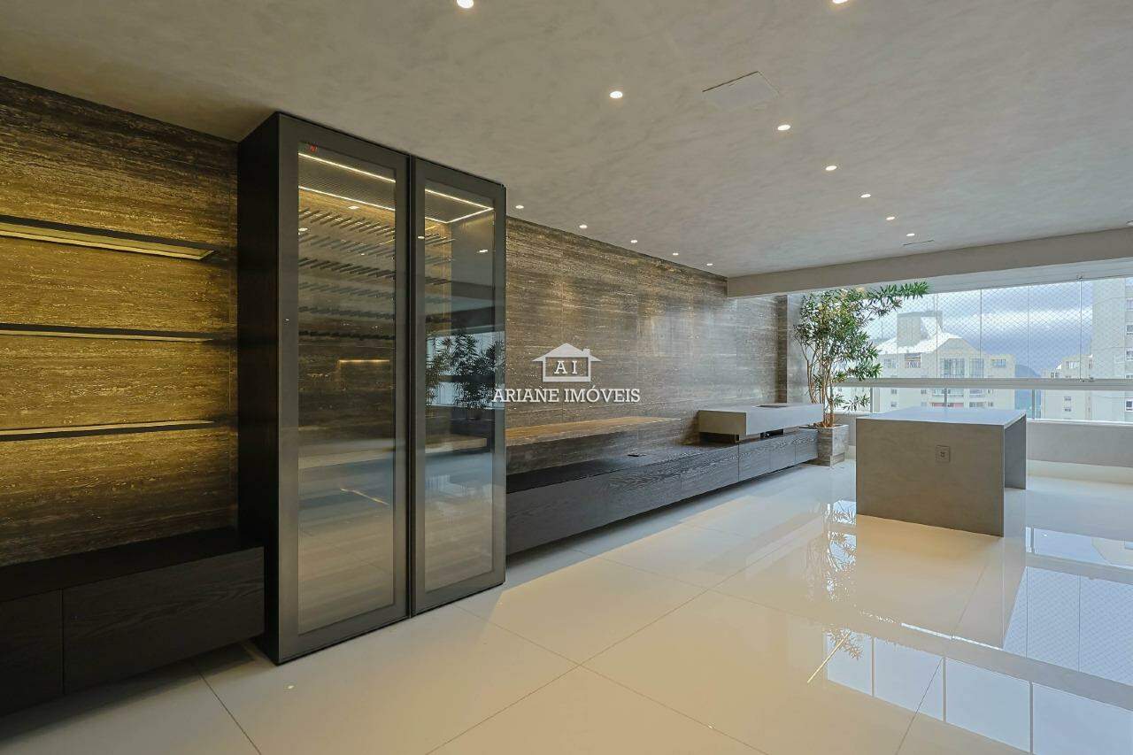 Apartamento para alugar com 3 quartos, 260m² - Foto 2