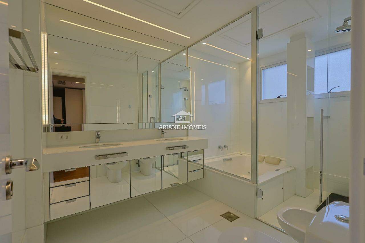 Apartamento para alugar com 3 quartos, 260m² - Foto 18
