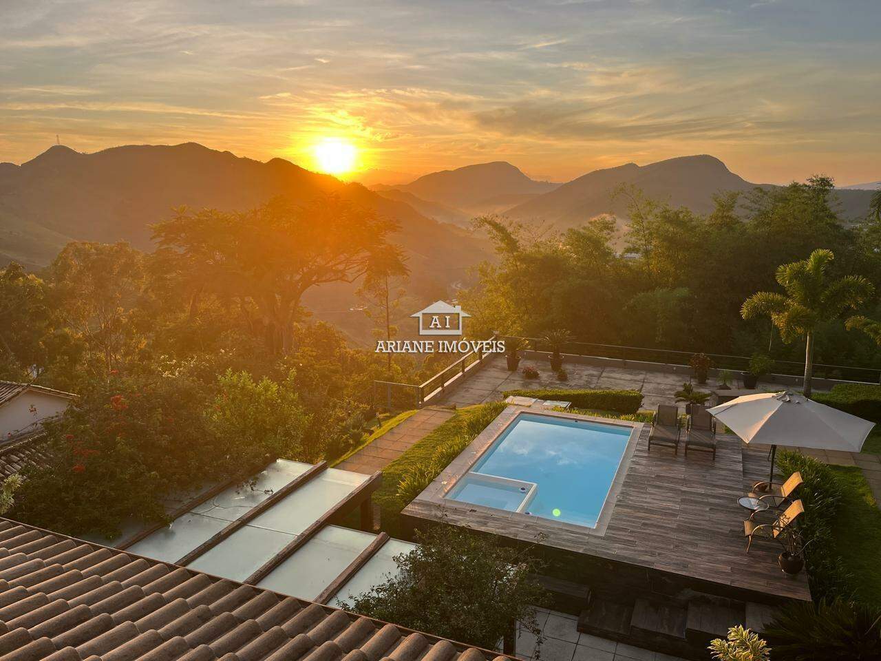 Casa de Condomínio à venda com 4 quartos, 350m² - Foto 4