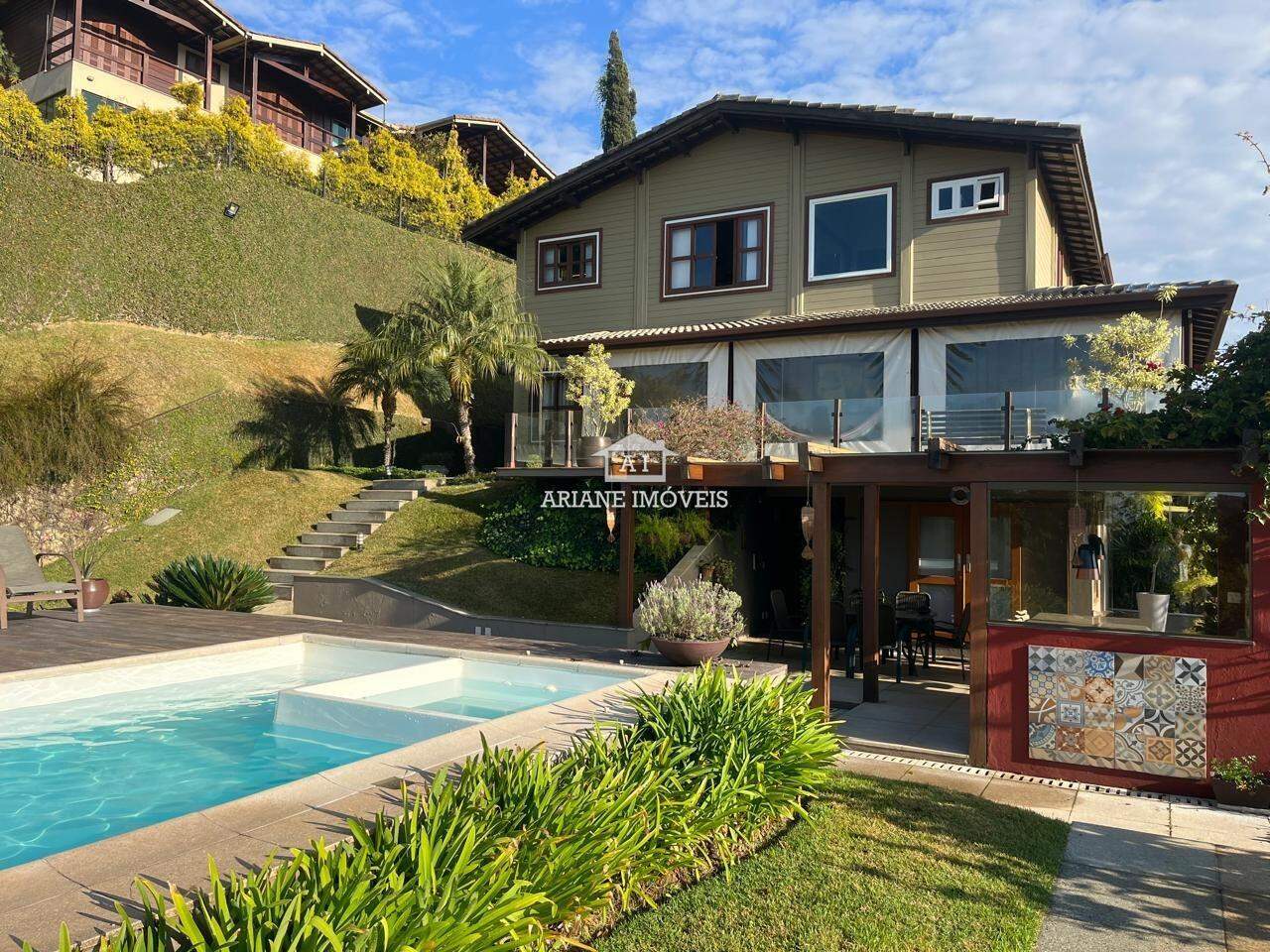 Casa de Condomínio à venda com 4 quartos, 350m² - Foto 1