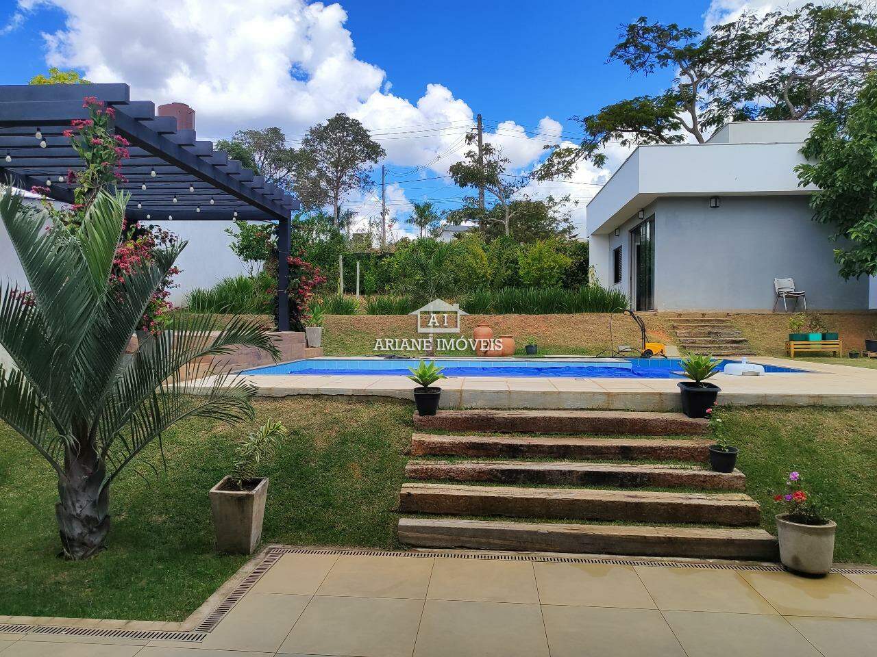 Casa de Condomínio à venda com 5 quartos, 300m² - Foto 4