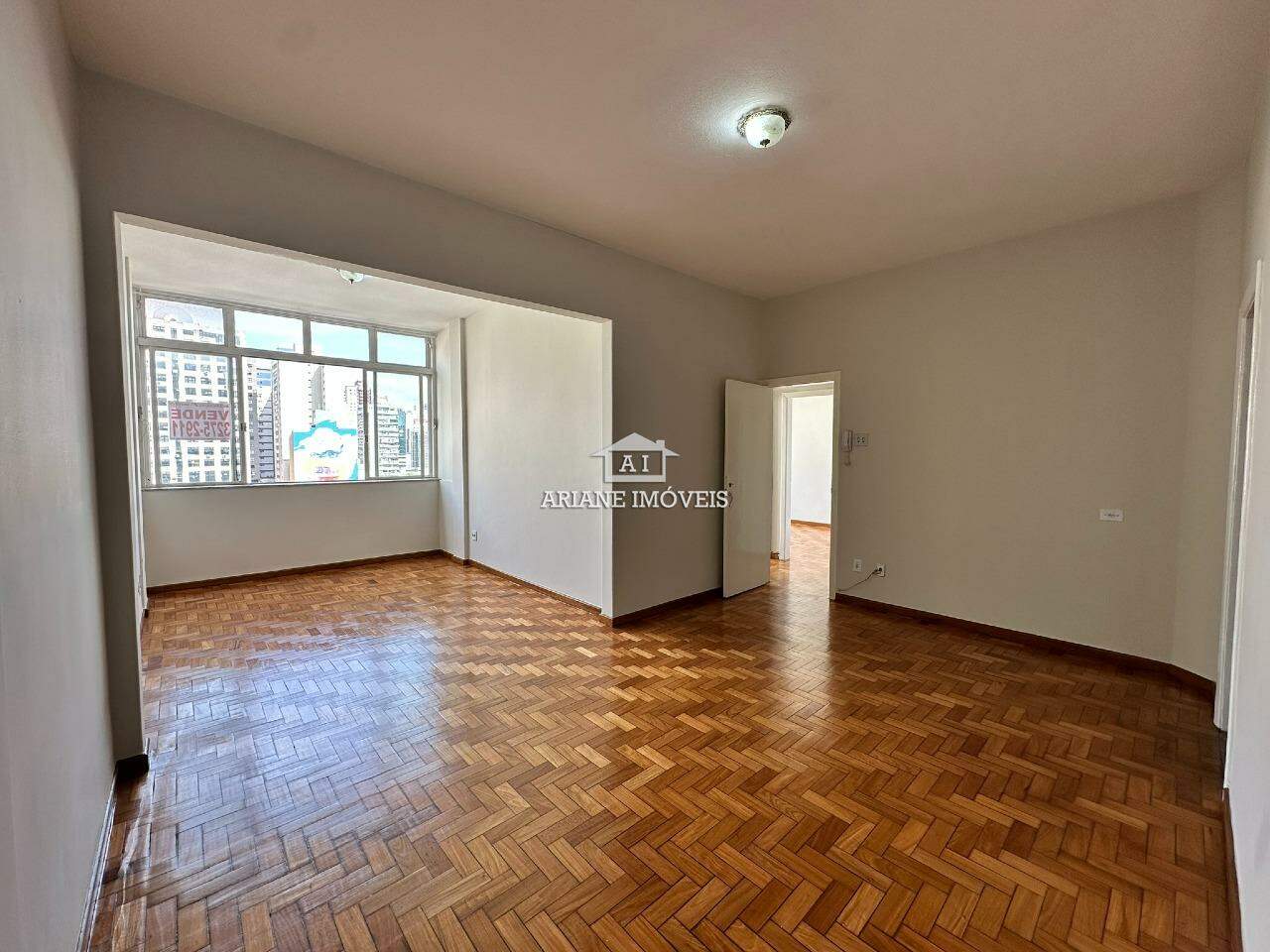 Apartamento à venda com 3 quartos, 141m² - Foto 1