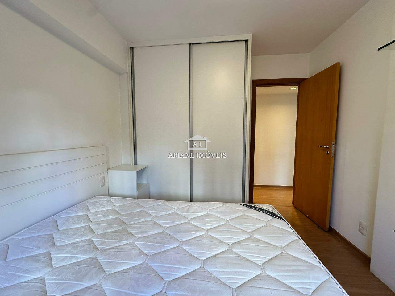Apartamento para alugar com 4 quartos, 130m² - Foto 8