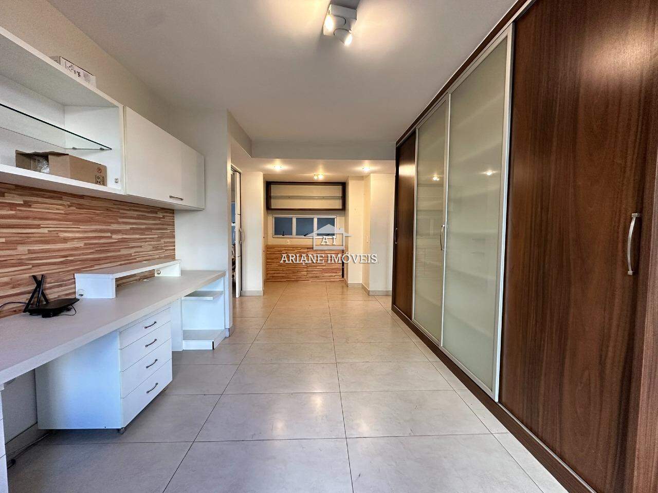 Apartamento à venda com 4 quartos, 200m² - Foto 7