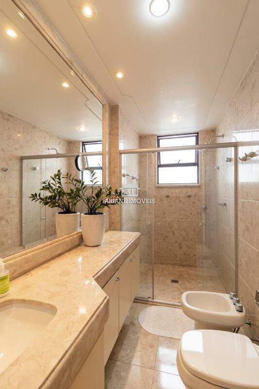 Apartamento à venda com 4 quartos, 220m² - Foto 19