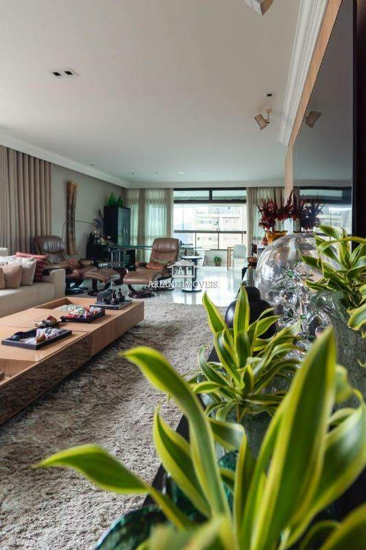 Apartamento à venda com 4 quartos, 220m² - Foto 8