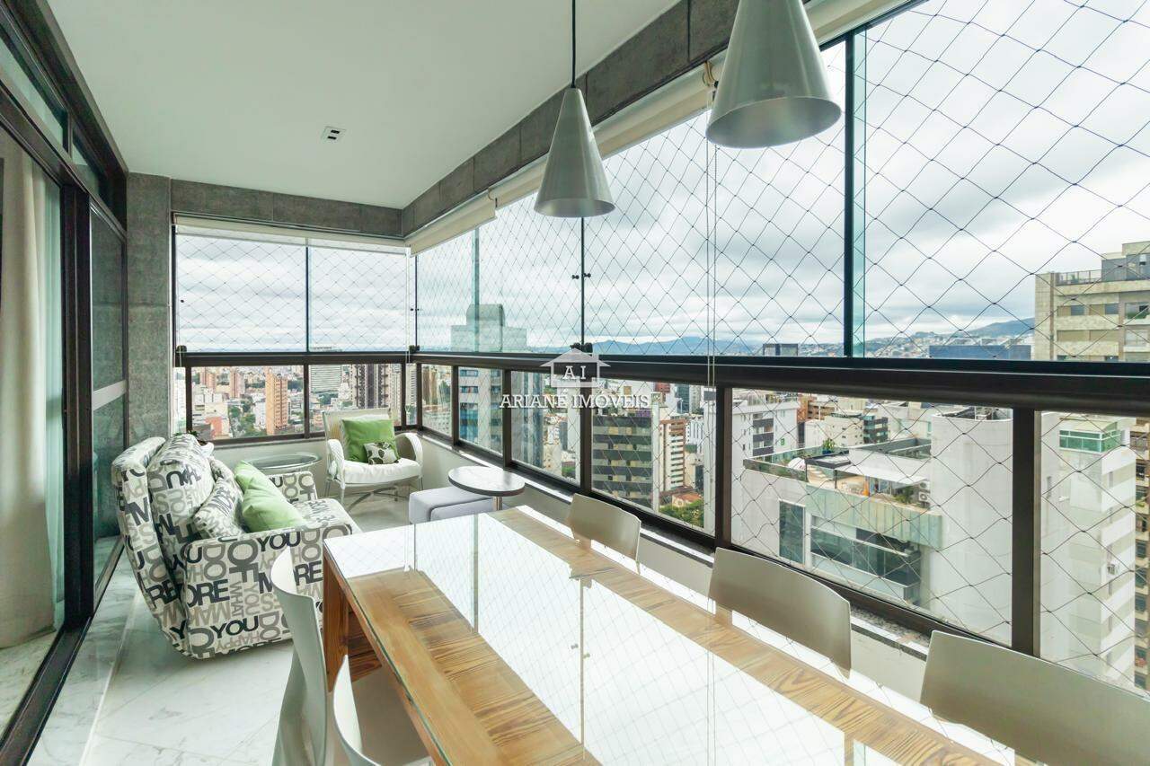 Apartamento à venda com 4 quartos, 220m² - Foto 2