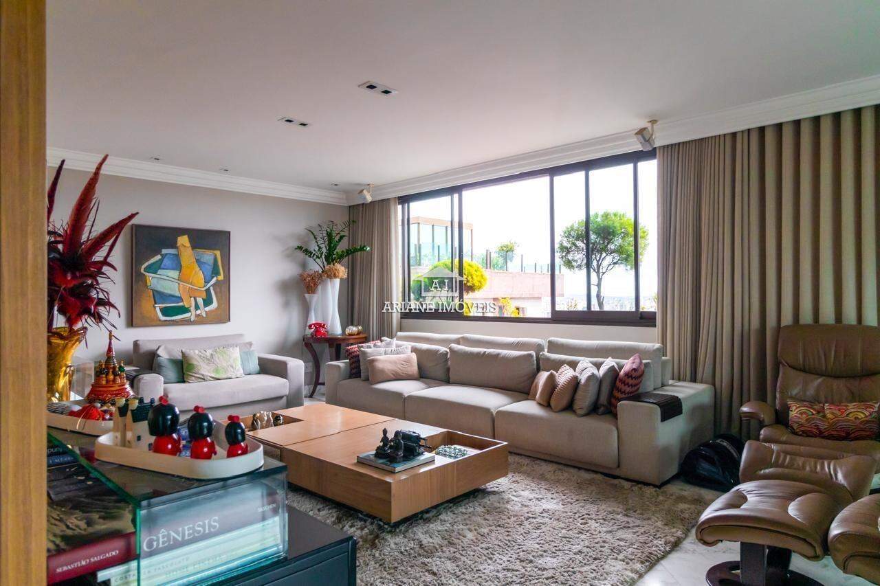 Apartamento à venda com 4 quartos, 220m² - Foto 1