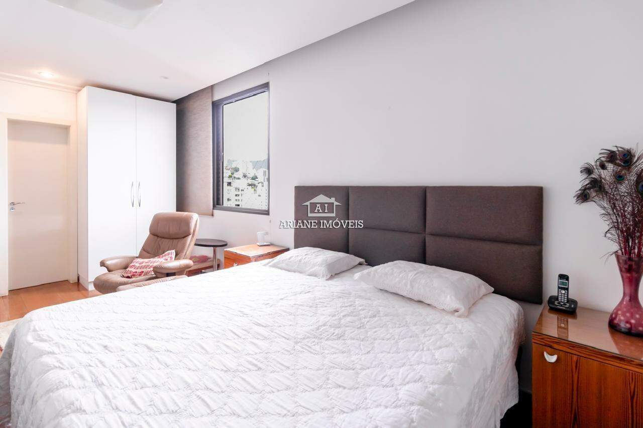Apartamento à venda com 4 quartos, 220m² - Foto 17