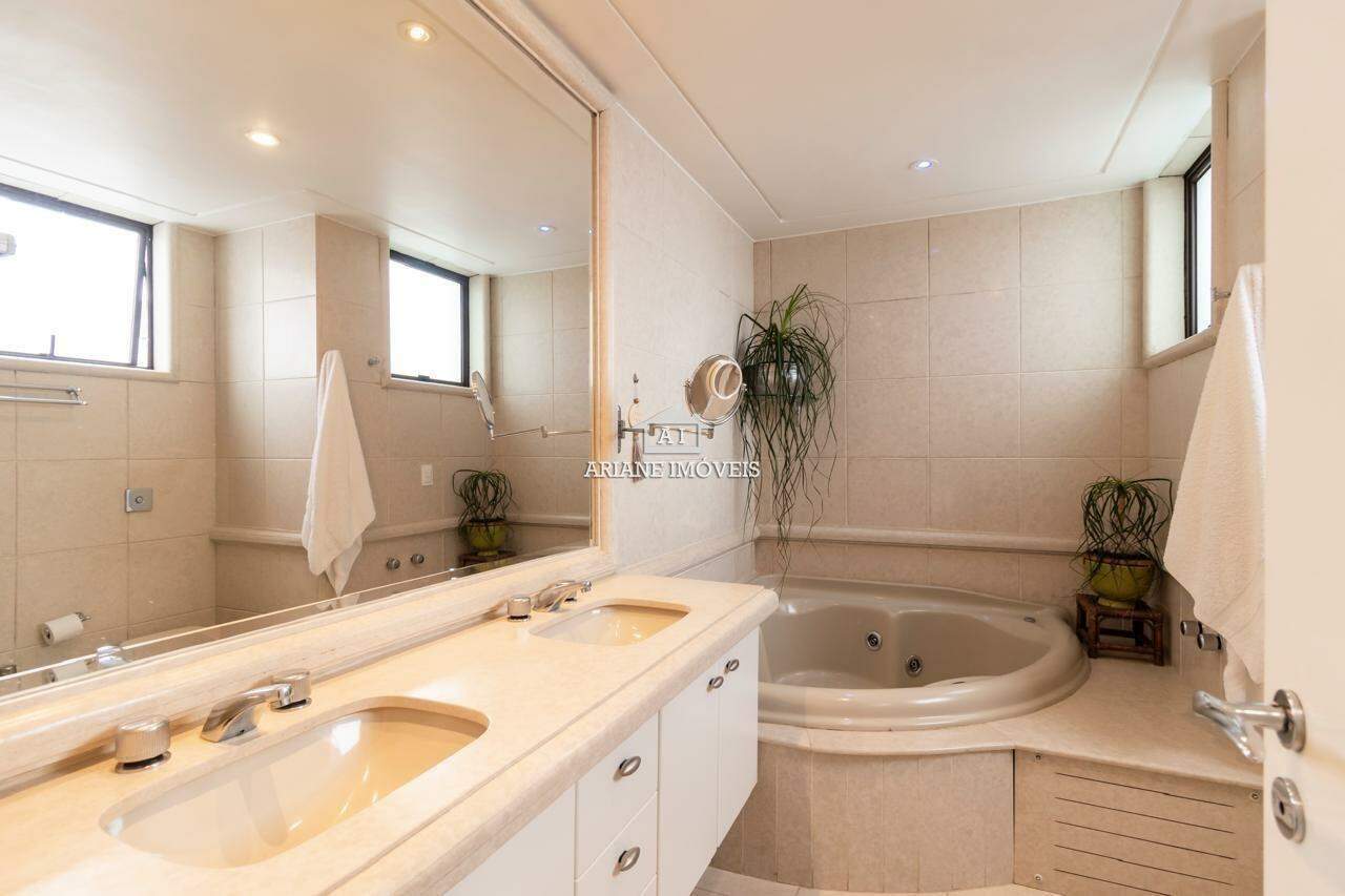 Apartamento à venda com 4 quartos, 220m² - Foto 18