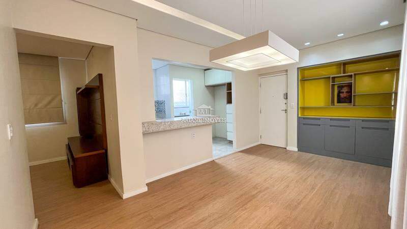 Apartamento à venda com 3 quartos, 98m² - Foto 1