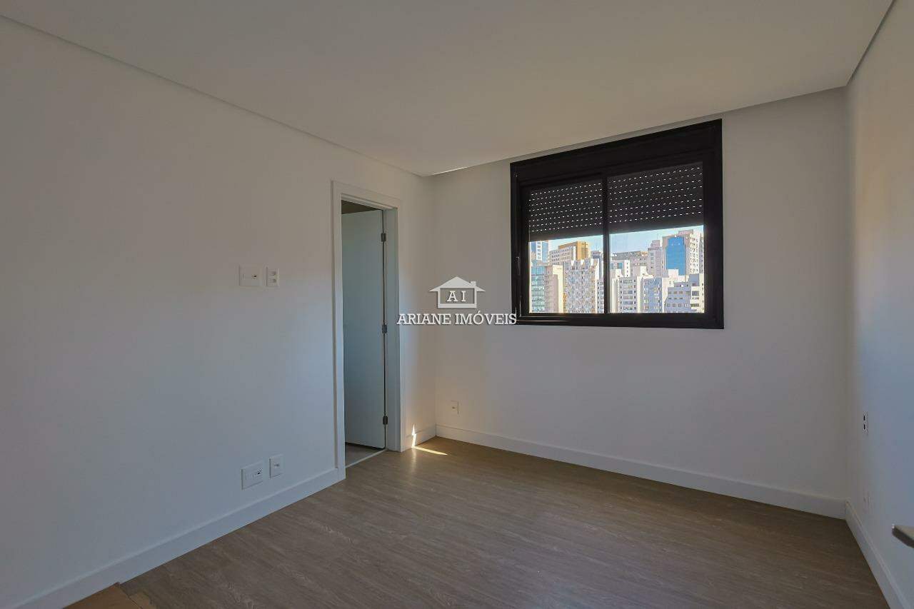Apartamento para alugar com 4 quartos, 230m² - Foto 12