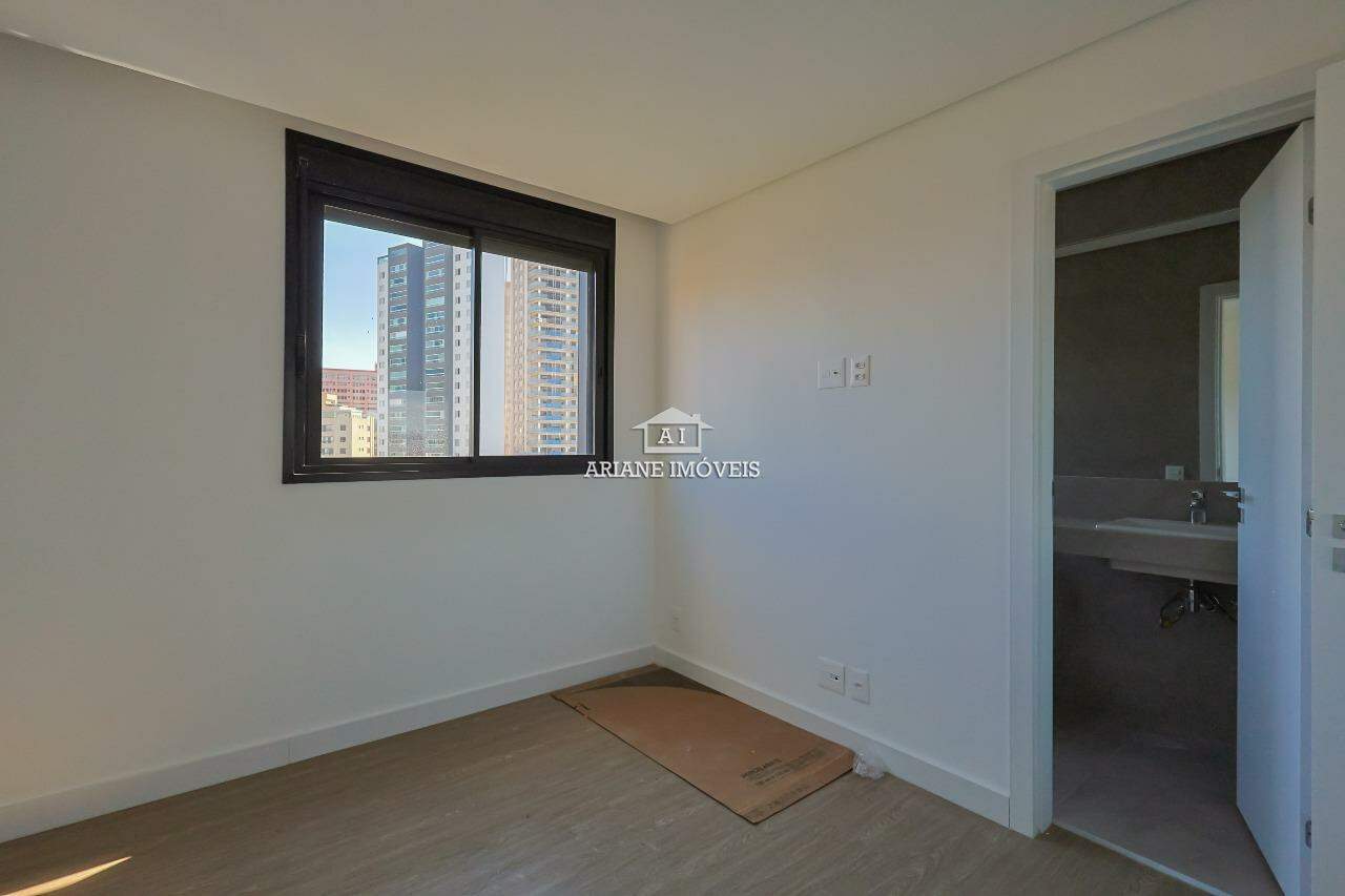 Apartamento para alugar com 4 quartos, 230m² - Foto 16
