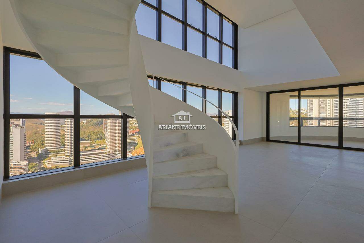 Apartamento para alugar com 4 quartos, 230m² - Foto 2
