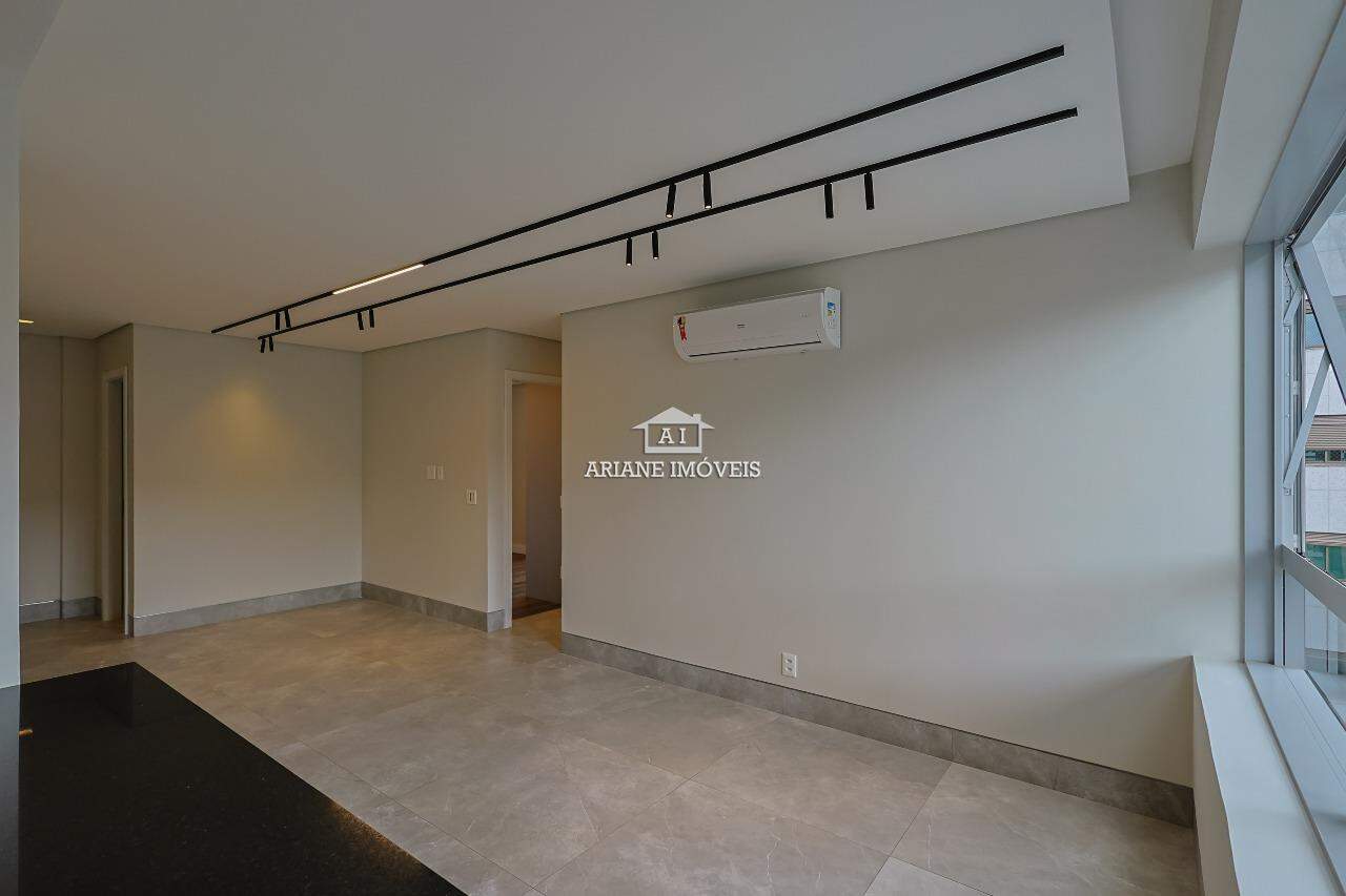 Apartamento para alugar com 3 quartos, 92m² - Foto 2