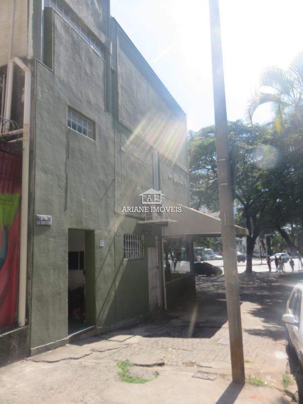 Conjunto Comercial-Sala para alugar com 4 quartos, 140m² - Foto 1