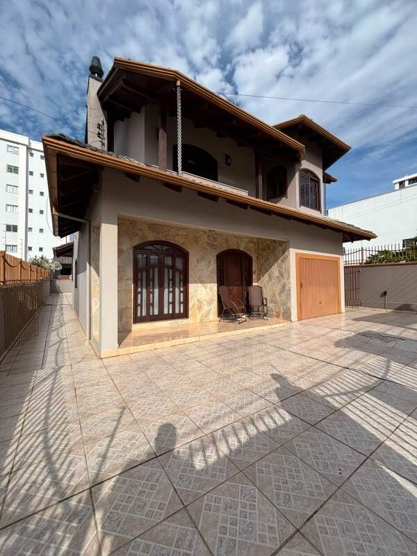 Casa à venda no Coral: 