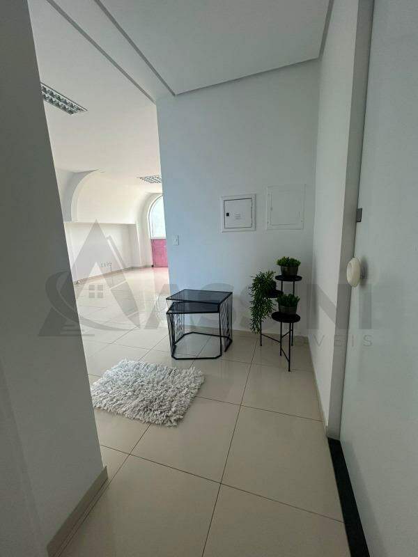 Sala para aluguel no Centro I: Entrada da Sala