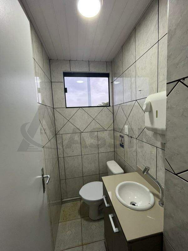 Sala para aluguel no Souza Cruz: Lavabo 1