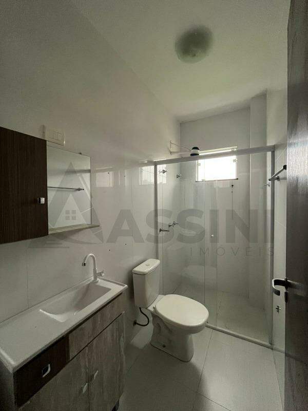 Cobertura para aluguel no Jardim Maluche: Lavabo