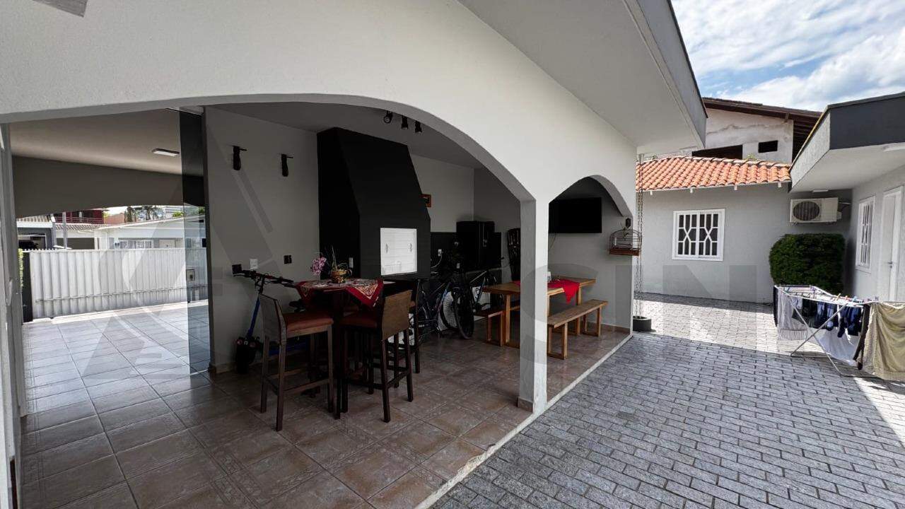 Casa à venda no Jardim Maluche: 
