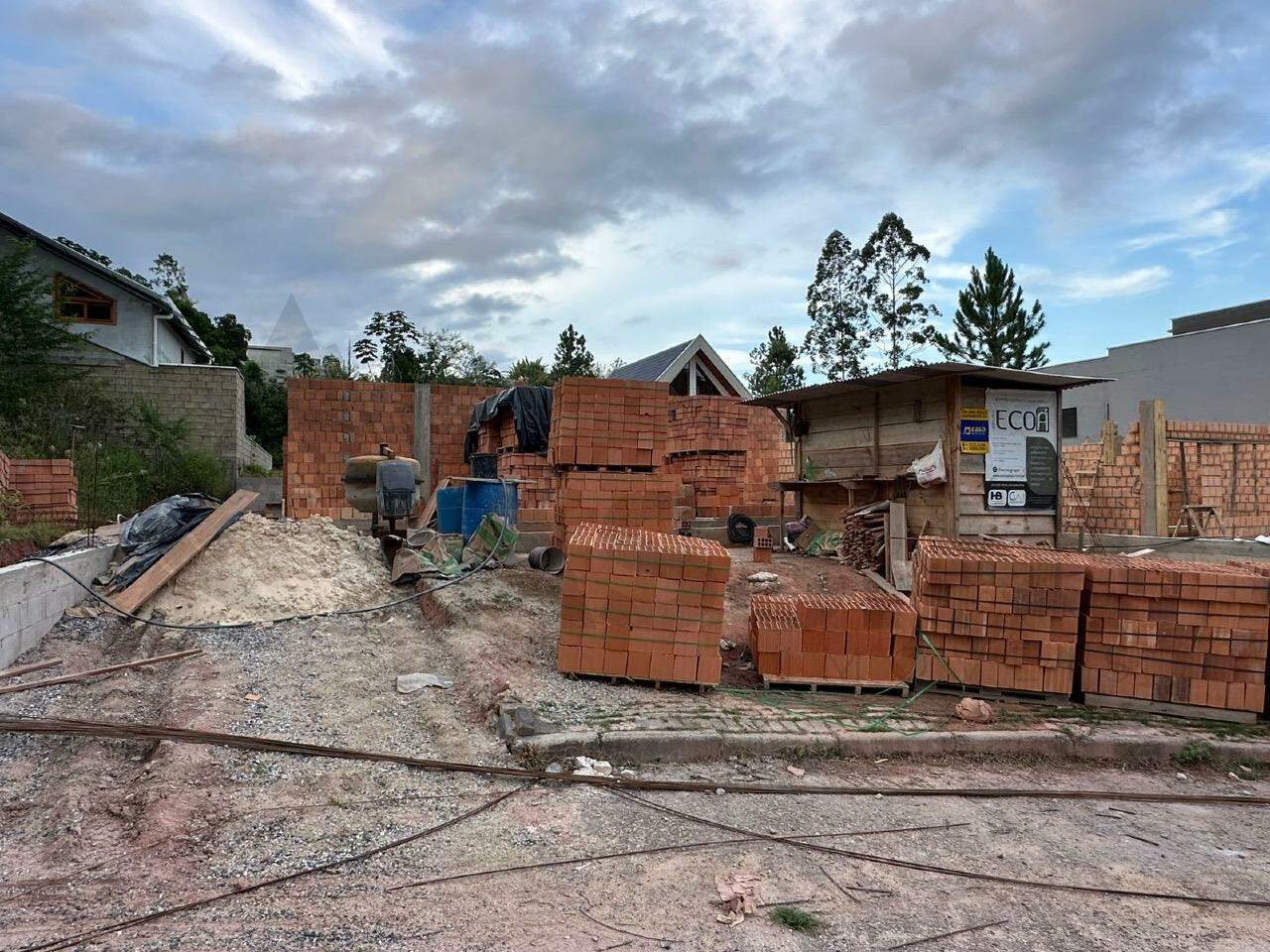 Casa à venda no Lgeado baixo: 