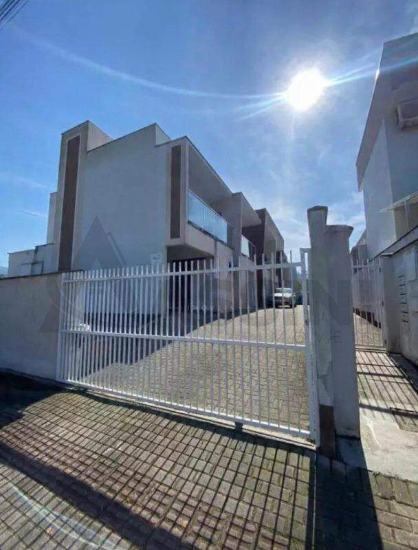 Casa à venda no Limoeiro: 