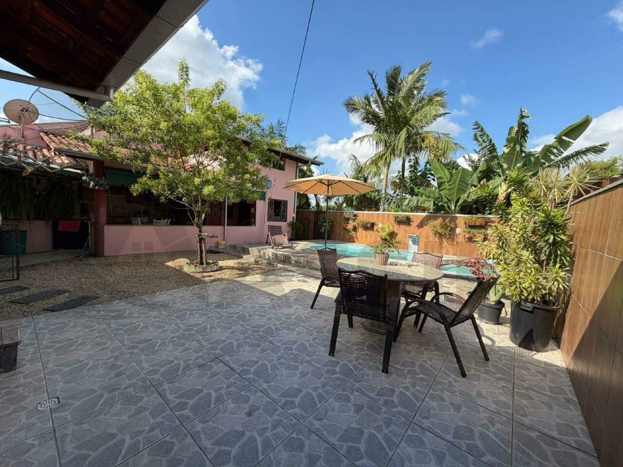 Casa à venda no Limoeiro: 