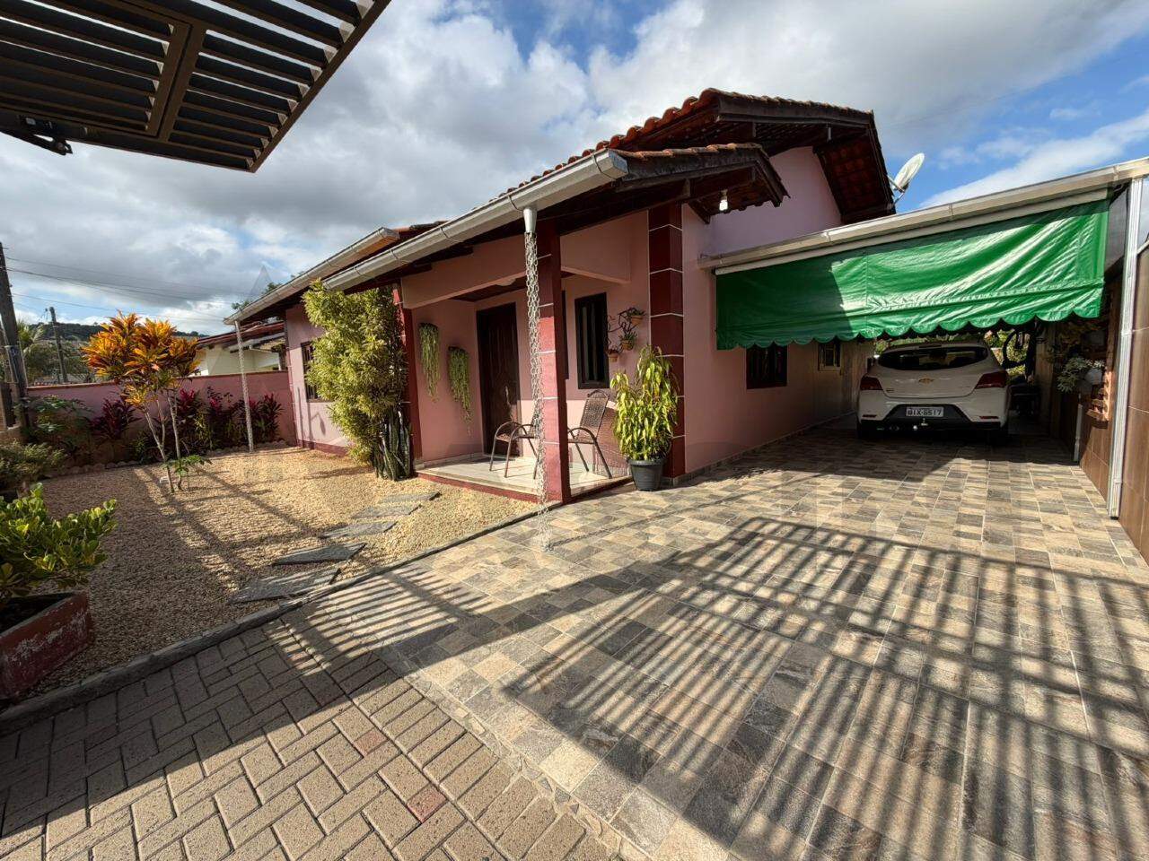Casa à venda no Limoeiro: 