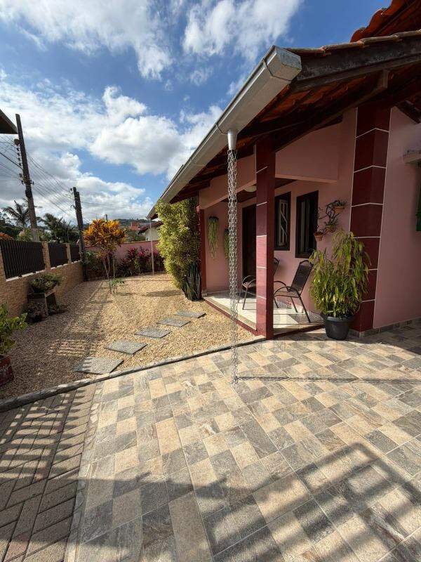 Casa à venda no Limoeiro: 