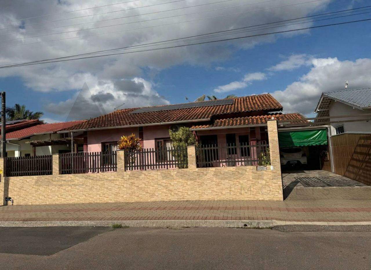 Casa à venda no Limoeiro: 